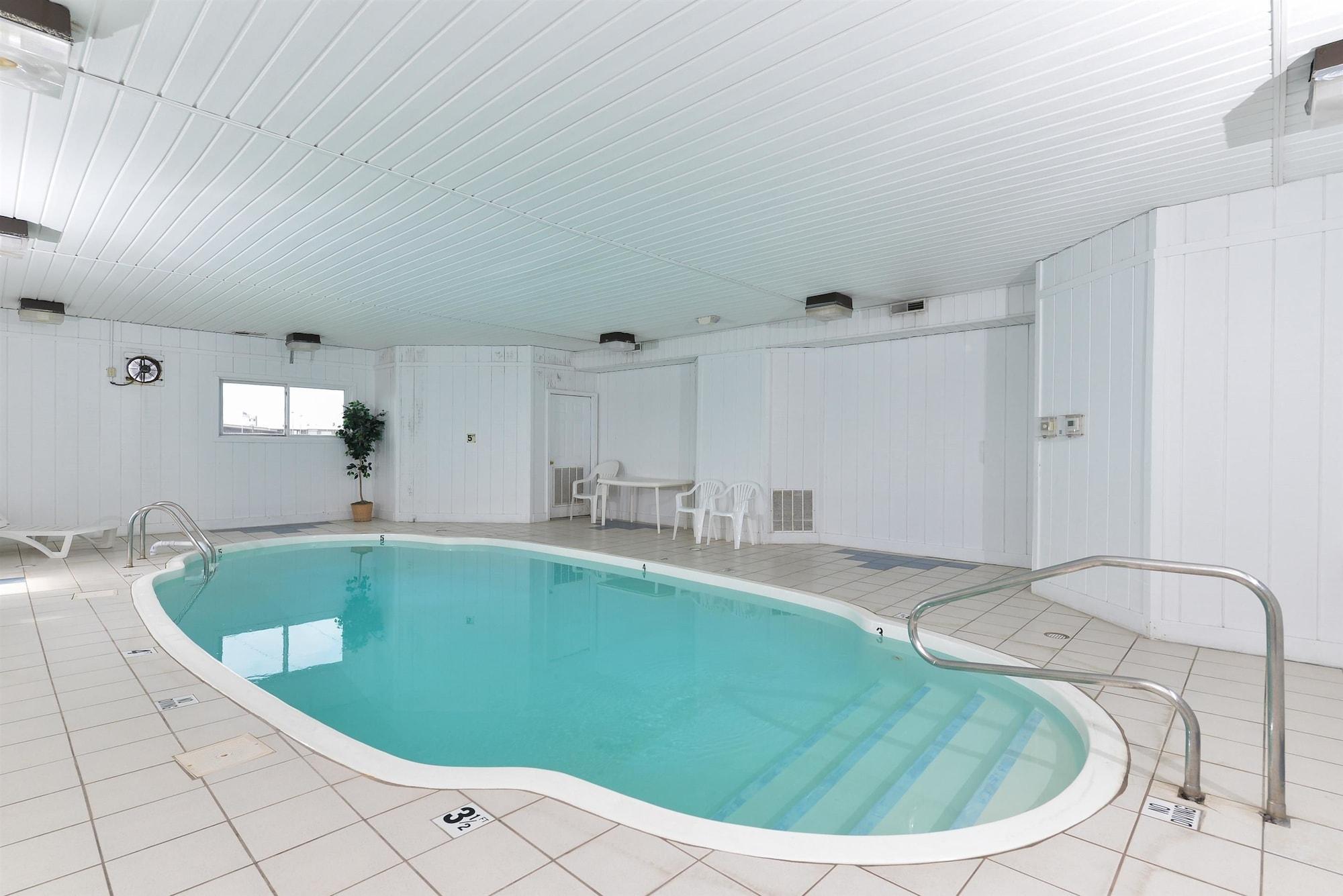 Hotel Ramada By Wyndham Effingham Esterno foto