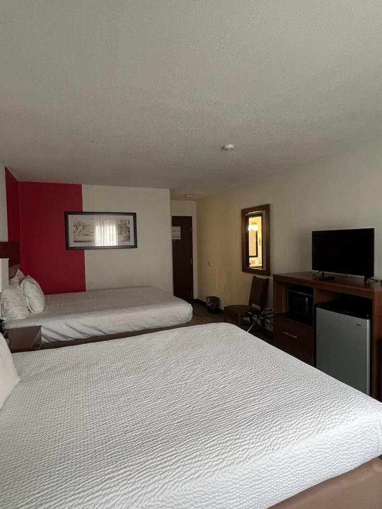 Hotel Ramada By Wyndham Effingham Esterno foto