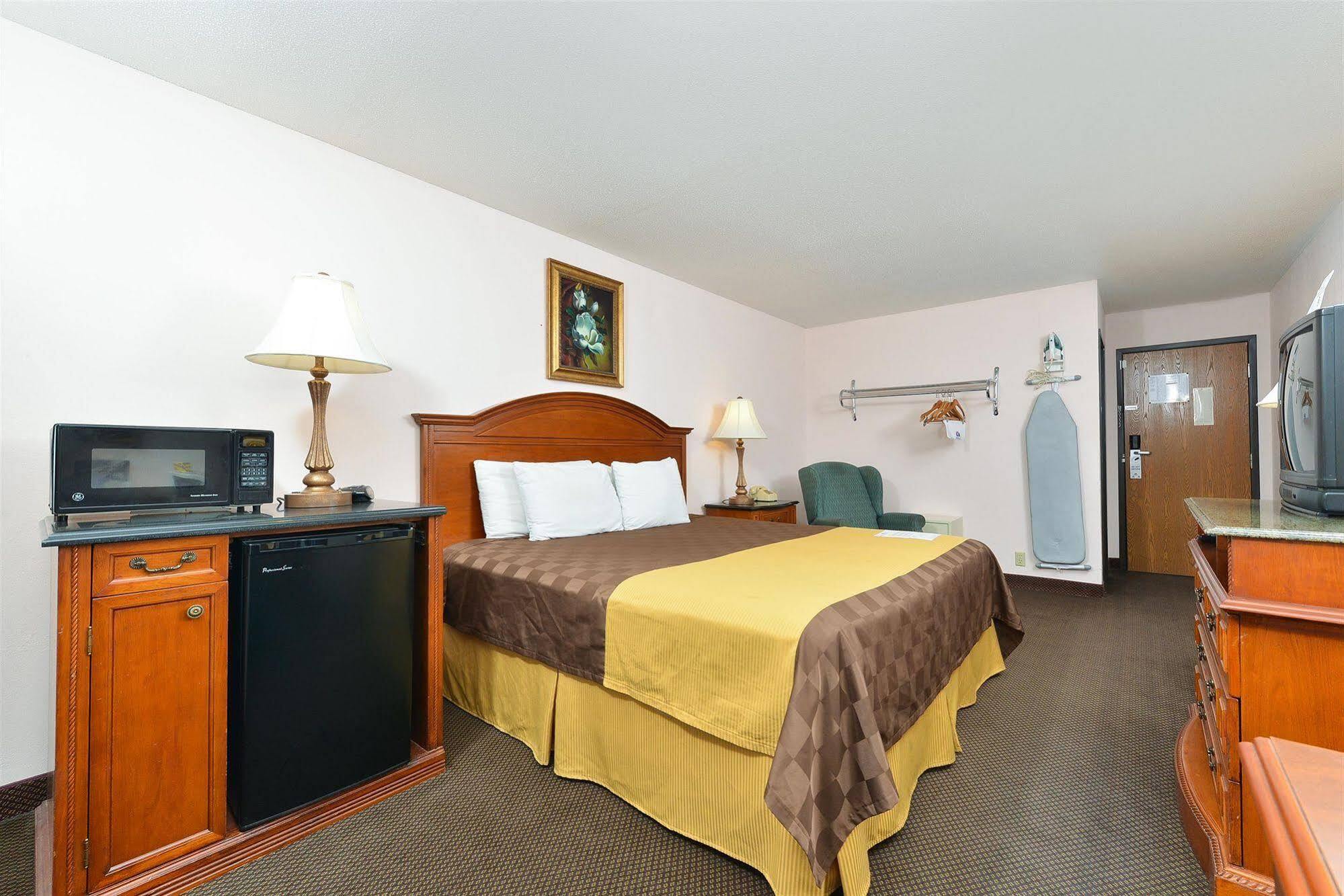 Hotel Ramada By Wyndham Effingham Esterno foto